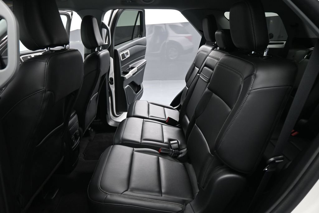 Certified 2023 Ford Explorer XLT w/ Equipment Group 202A RWD image 19