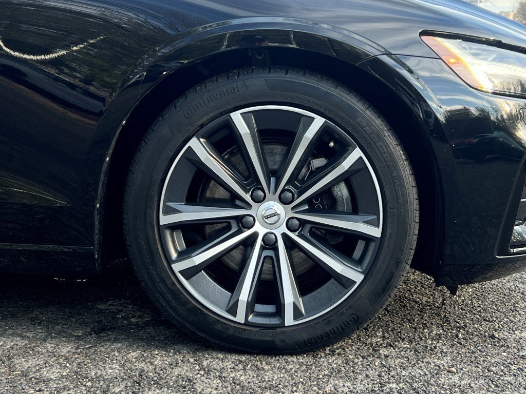 Used 2022 Volvo S60 B5 Momentum w/ Climate Package image 8