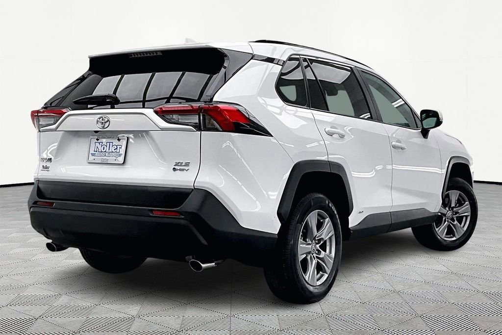 Used 2025 Toyota RAV4 XLE image 4