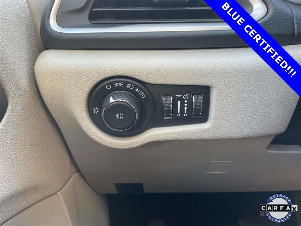 Used 2022 Chrysler Pacifica Touring-L image 18