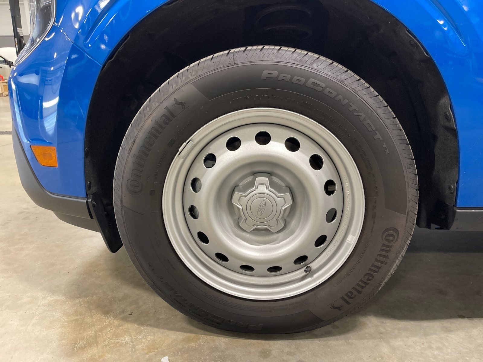 Certified 2025 Ford Maverick XL FWD image 29