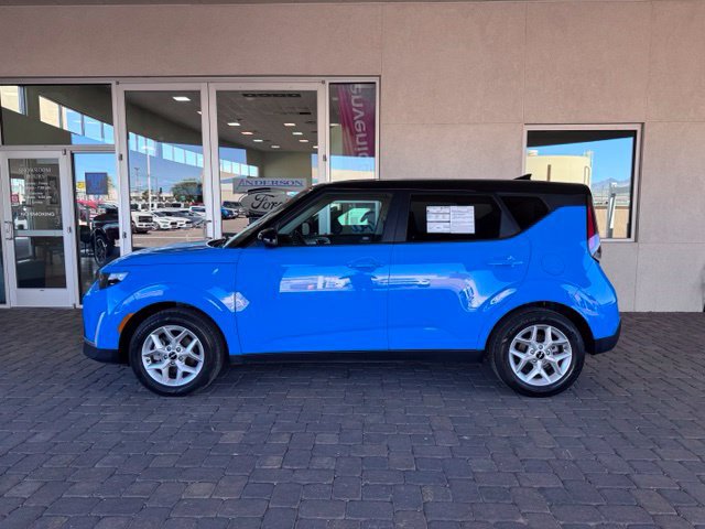 Used 2025 Kia Soul S FWD image 2