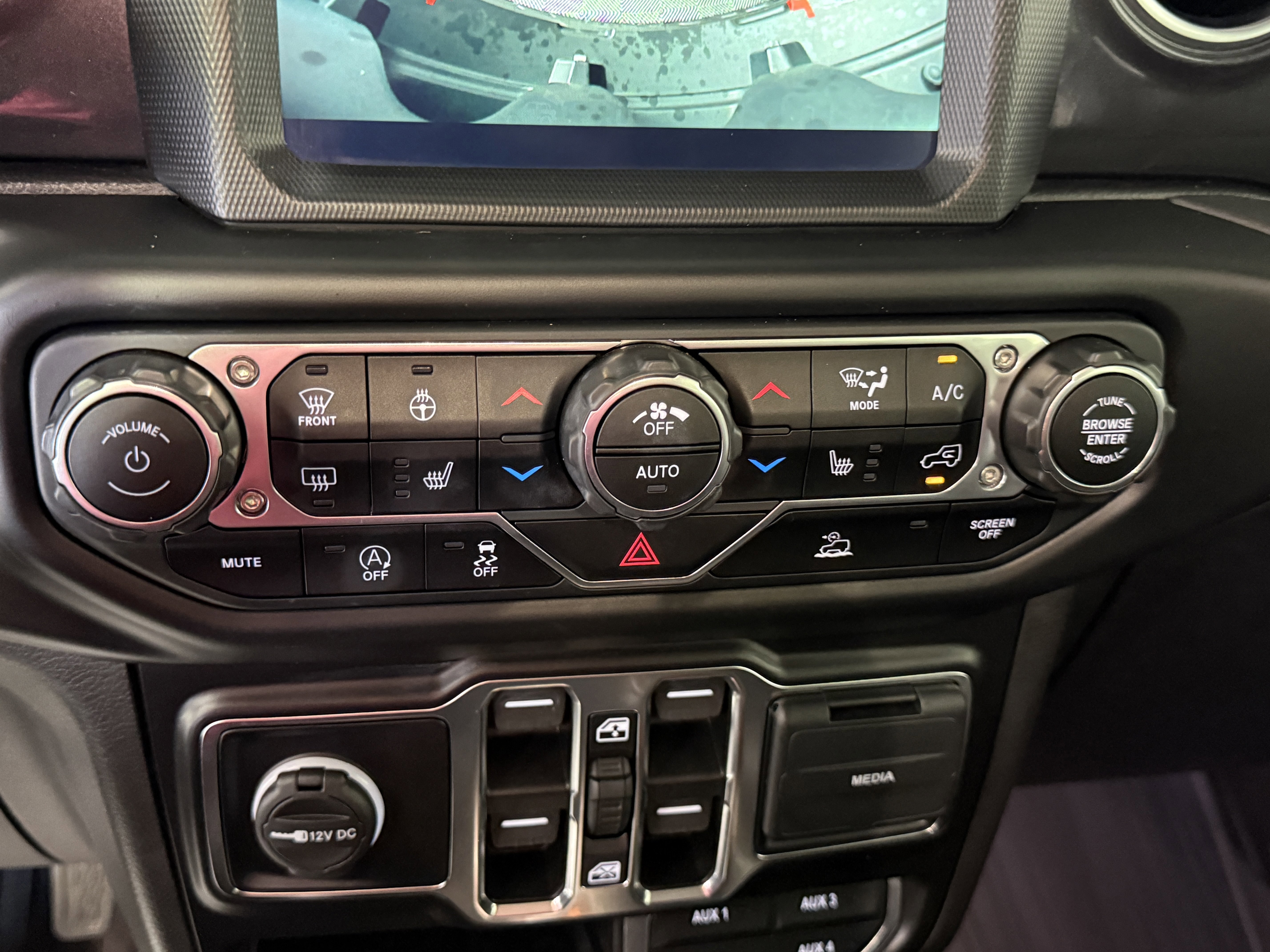 Used 2022 Jeep Wrangler Unlimited Sahara image 21