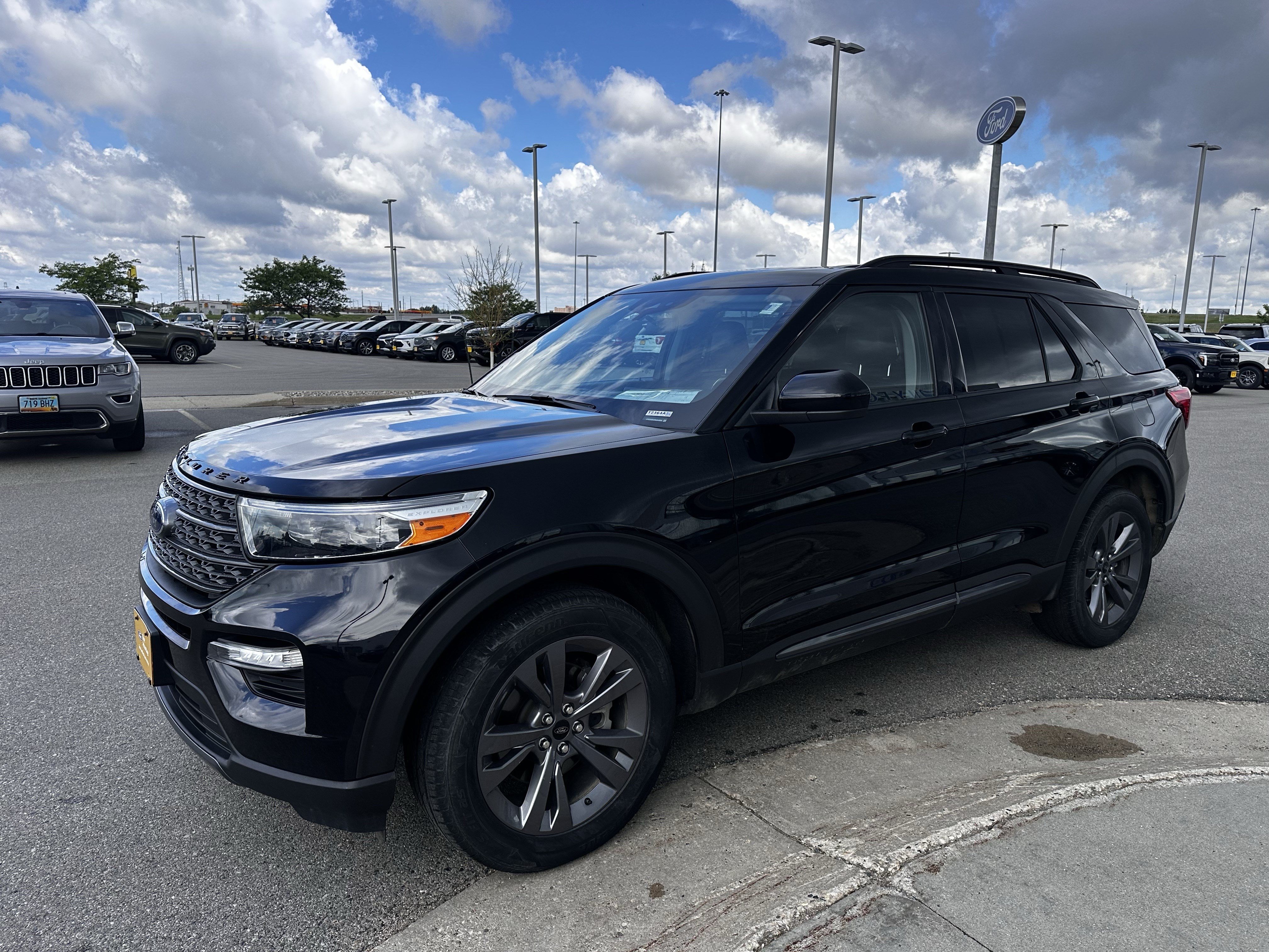 Certified 2022 Ford Explorer XLT w/ Equipment Group 202A AWD/4WD image 3