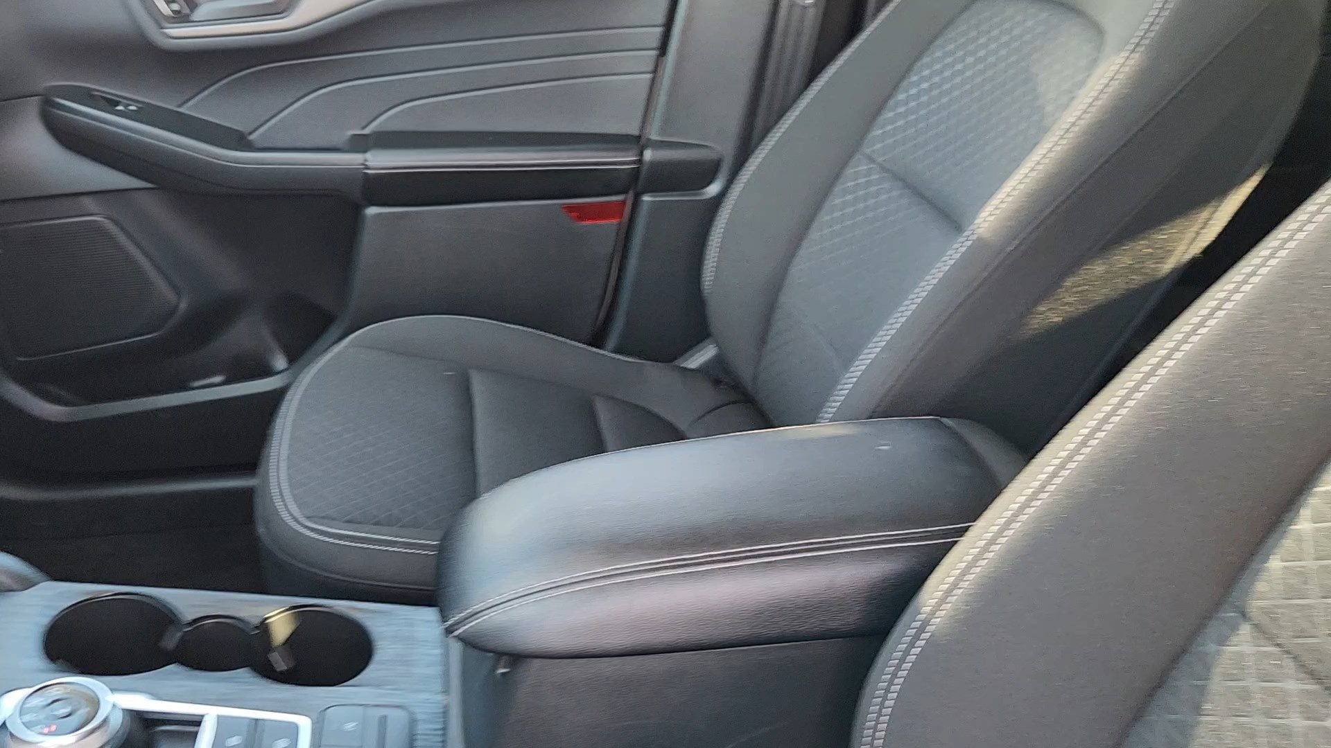 Certified 2025 Ford Escape Active AWD/4WD image 32