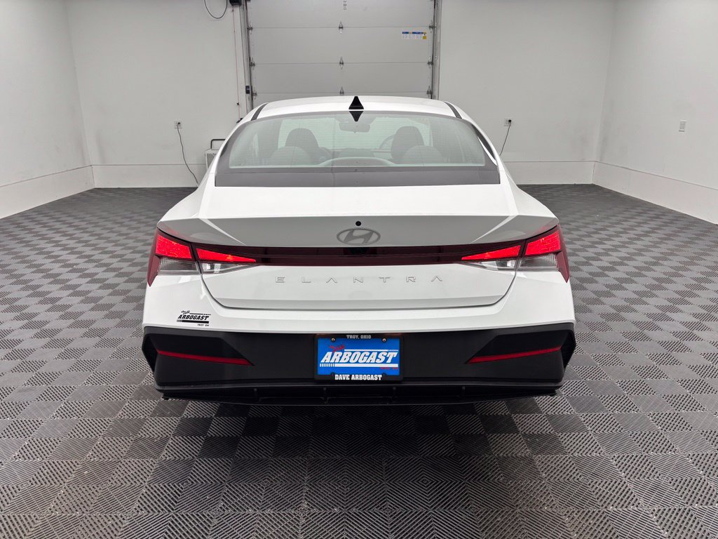 Used 2024 Hyundai Elantra SEL FWD image 9