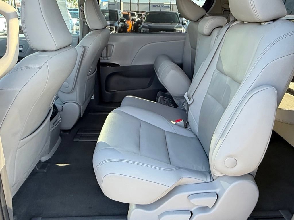 Used 2020 Toyota Sienna XLE FWD image 29