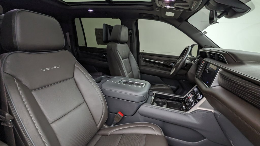 Used 2024 GMC Yukon XL Denali w/ Denali Reserve Package AWD/4WD image 43
