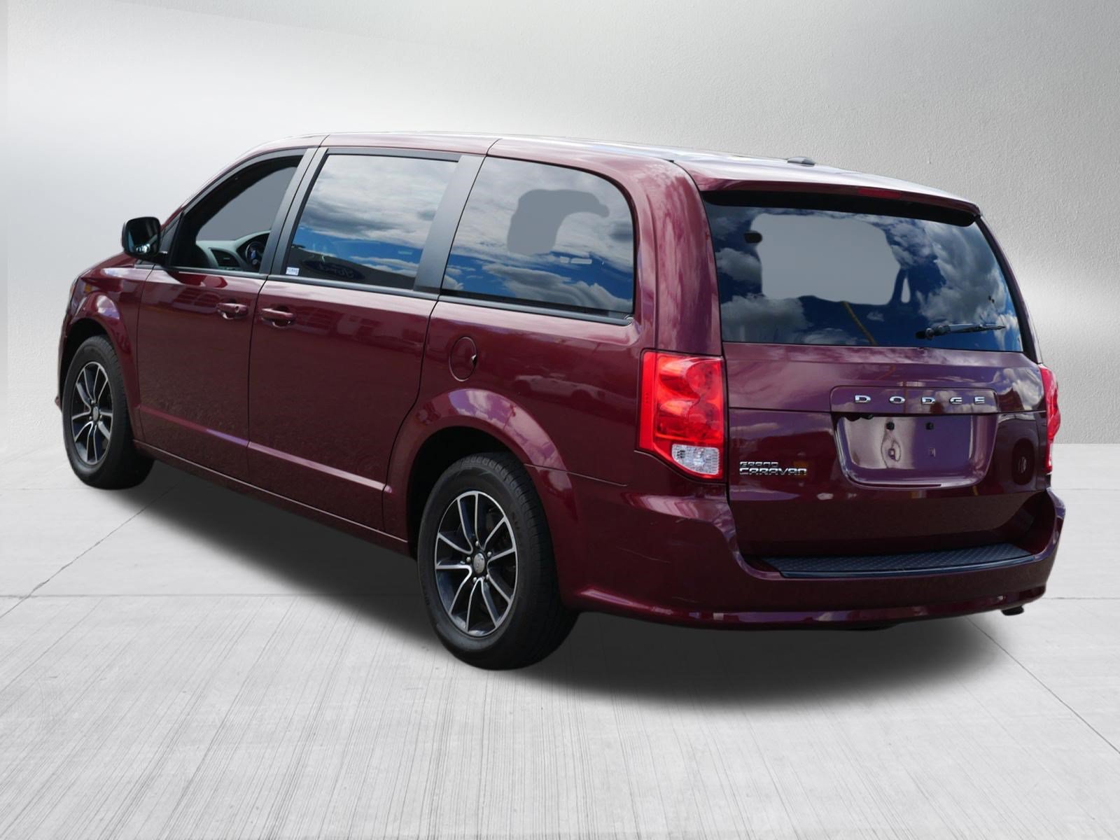 Used 2018 Dodge Grand Caravan SE FWD image 5