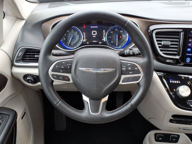 Used 2017 Chrysler Pacifica Touring-L Plus FWD image 13