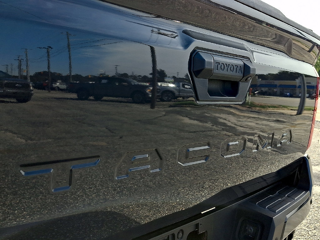 Used 2024 Toyota Tacoma SR5 AWD/4WD image 29