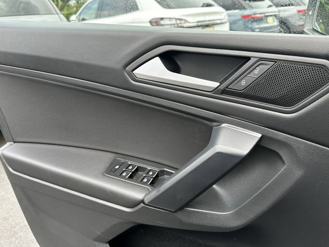 Used 2019 Volkswagen Tiguan SEL R-Line AWD/4WD image 30