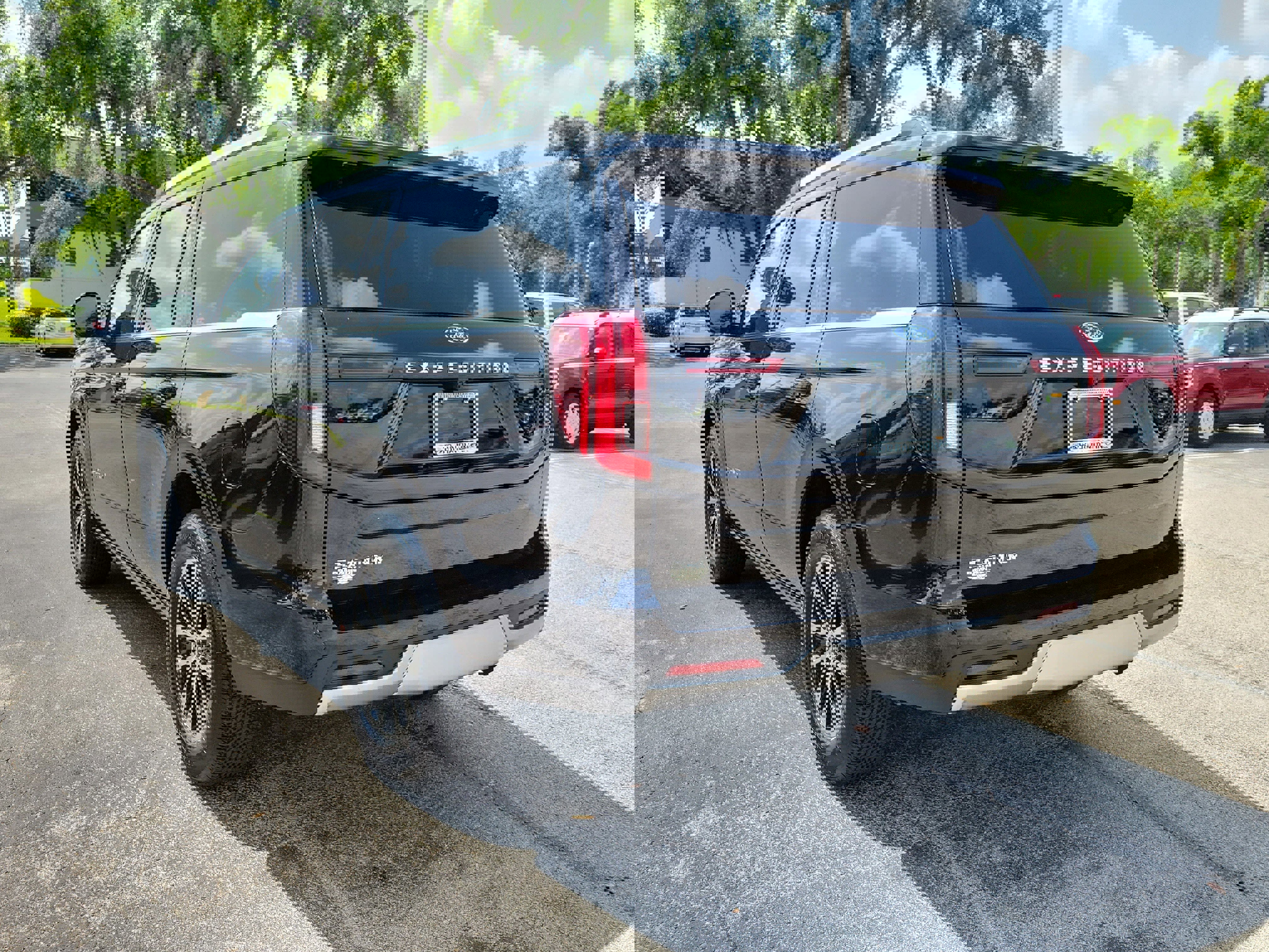 Certified 2025 Ford Expedition Platinum image 3