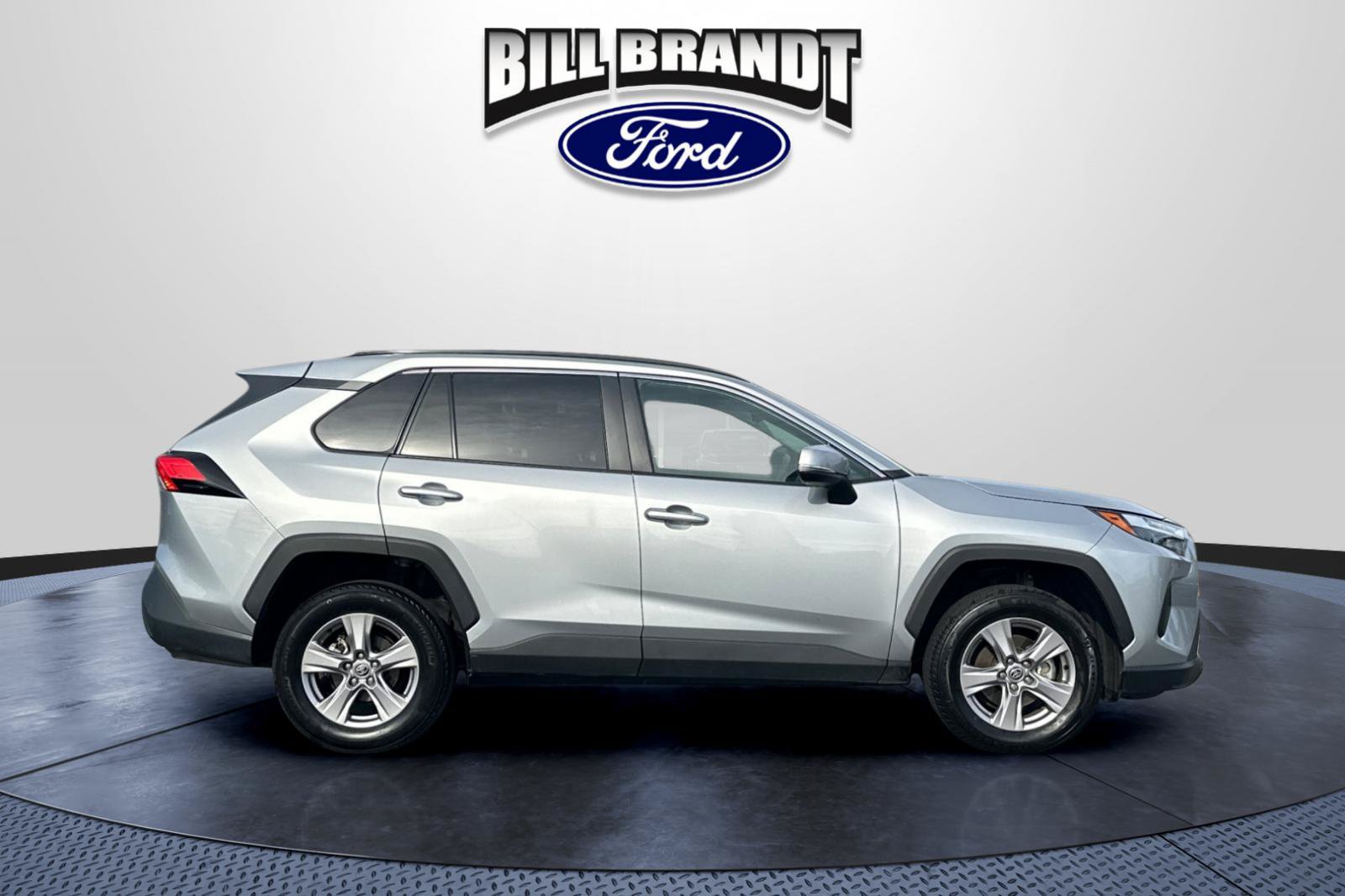 Used 2025 Toyota RAV4 XLE FWD image 2