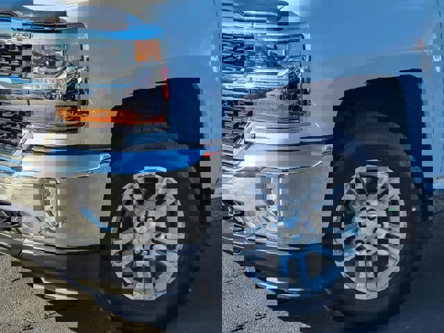 Used 2018 Chevrolet Silverado 1500 LT w/ All Star Edition image 4