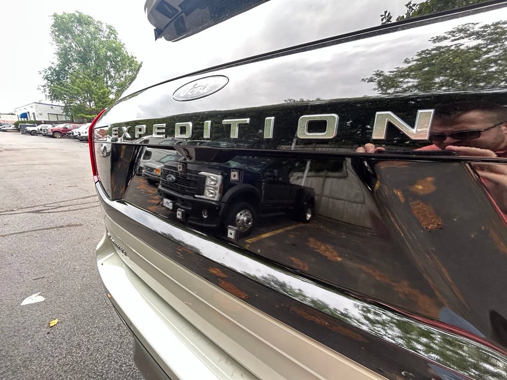 Certified 2025 Ford Expedition Platinum w/ Driver's Package AWD/4WD image 9