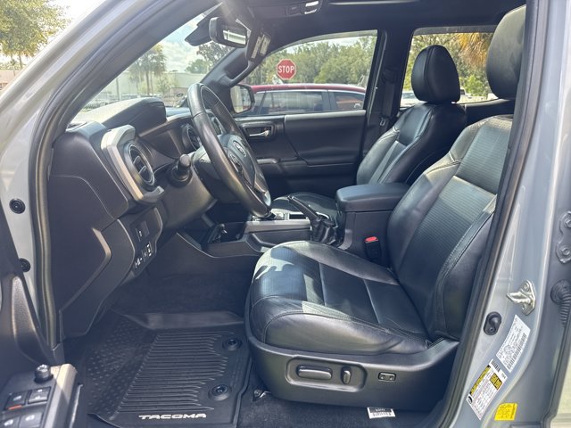 Used 2020 Toyota Tacoma TRD Sport w/ TRD Premium Sport Package AWD/4WD image 15