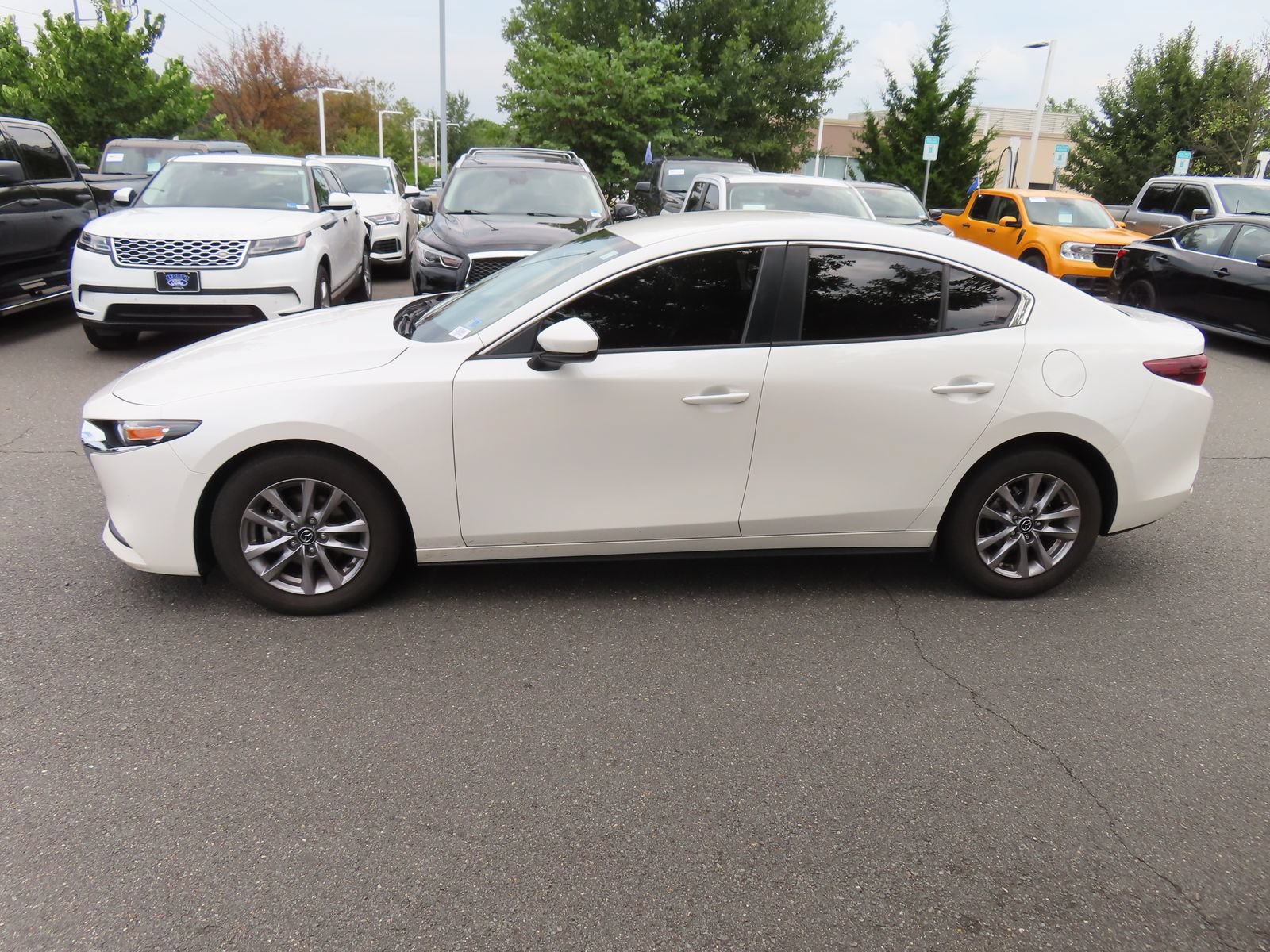 Used 2020 MAZDA MAZDA3 Sedan FWD image 4