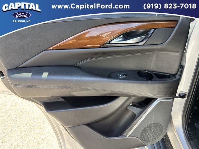 Used 2020 Cadillac Escalade Premium Luxury AWD/4WD image 17