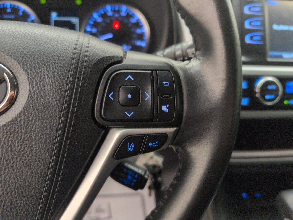 Used 2019 Toyota Highlander Plus FWD image 37