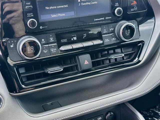 Used 2022 Toyota Highlander XLE FWD image 13