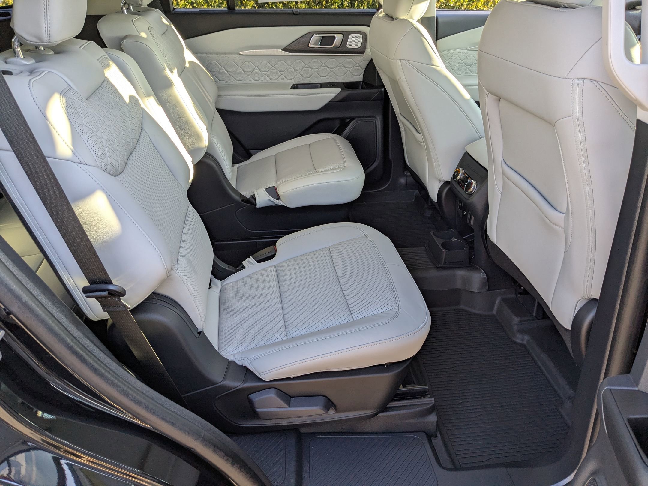 Certified 2025 Ford Explorer Platinum w/ LUX Leather Package image 43