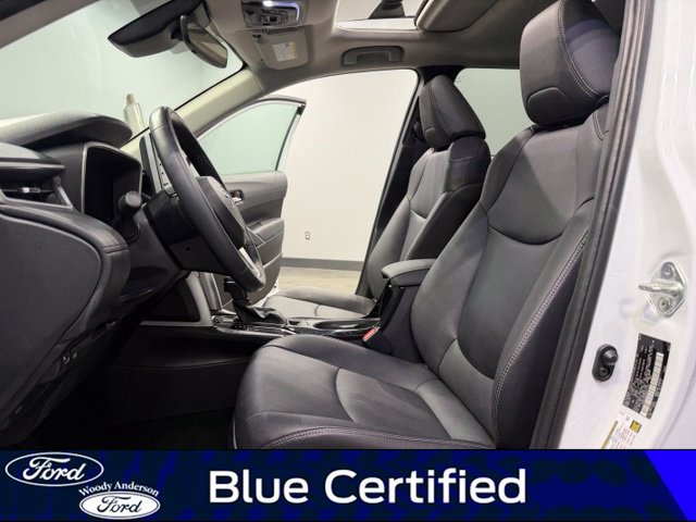 Used 2022 Toyota Corolla Cross XLE w/ Convenience Package FWD image 19