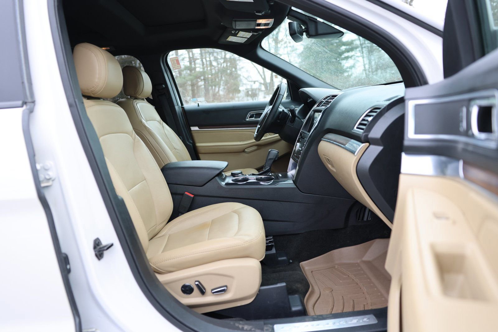 Certified 2017 Ford Explorer Limited w/ Equipment Group 301A image 9