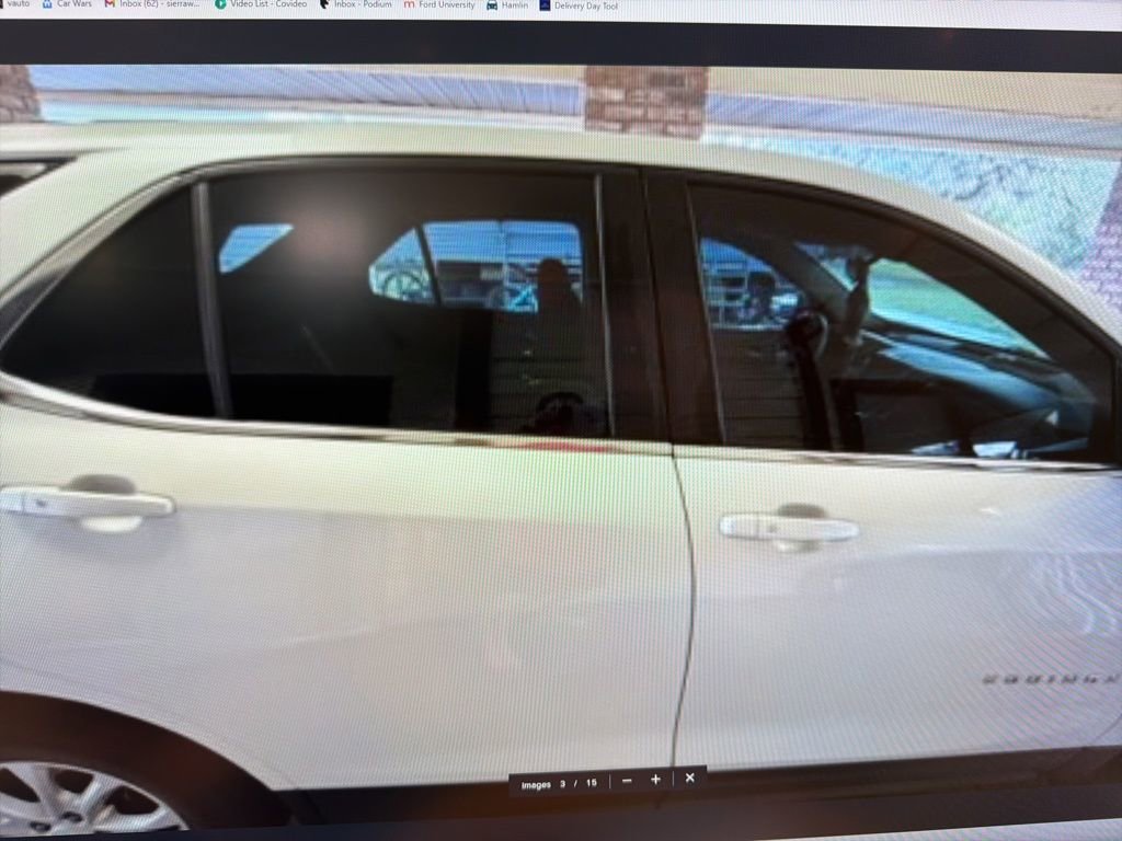 Used 2018 Chevrolet Equinox LT image 3