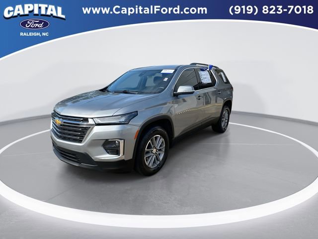 Used 2023 Chevrolet Traverse LT image 2