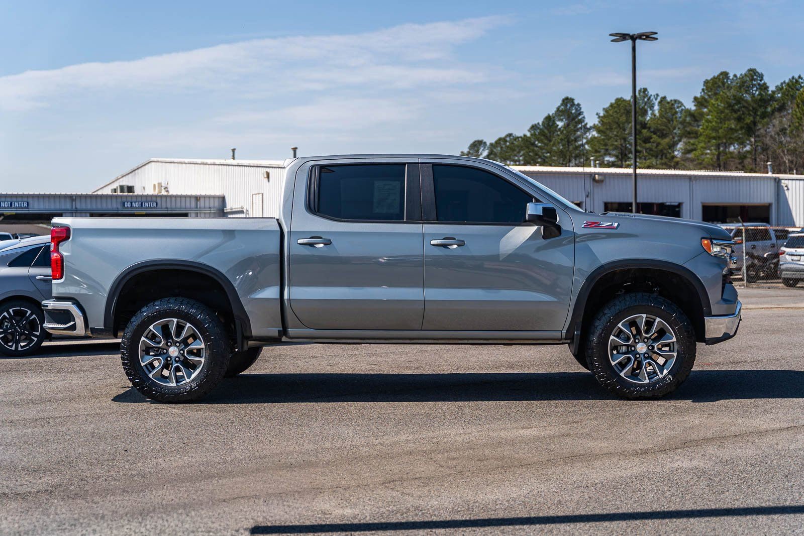Used 2025 Chevrolet Silverado 1500 LT image 7