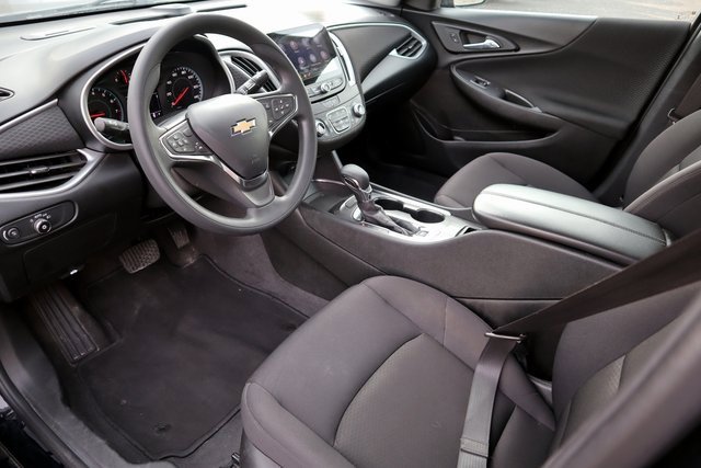 Used 2023 Chevrolet Malibu LT image 3