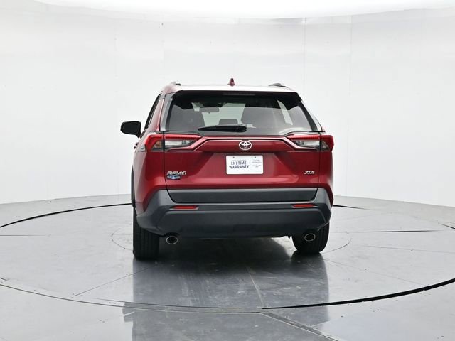Used 2020 Toyota RAV4 XLE Premium FWD image 8
