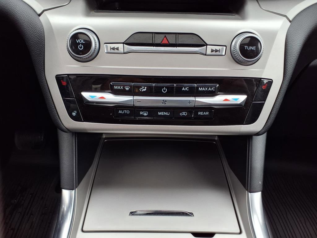 Certified 2022 Ford Explorer XLT w/ Equipment Group 202A image 28