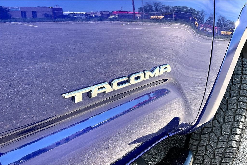 Used 2022 Toyota Tacoma SR5 AWD/4WD image 8