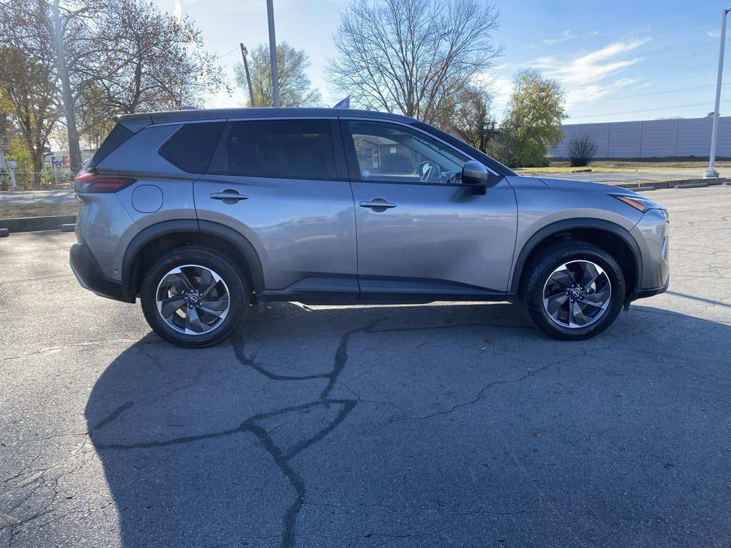 Used 2024 Nissan Rogue SV image 6