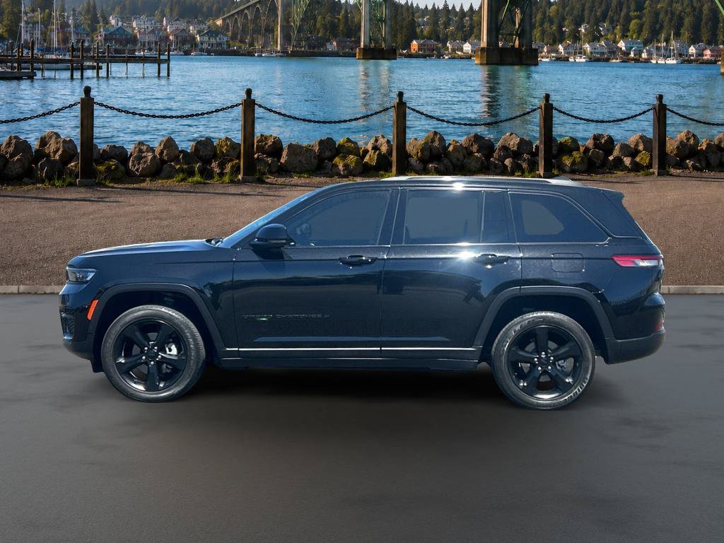 Used 2023 Jeep Grand Cherokee Altitude AWD/4WD image 5