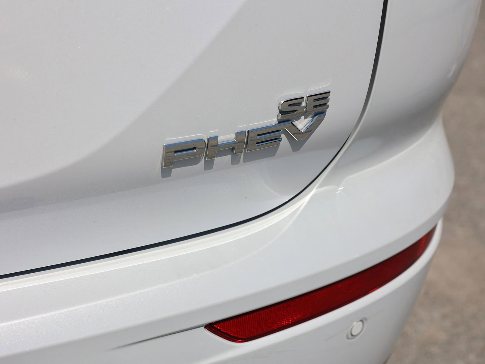 Used 2024 Mitsubishi Outlander 4WD Plug-In Hybrid image 11