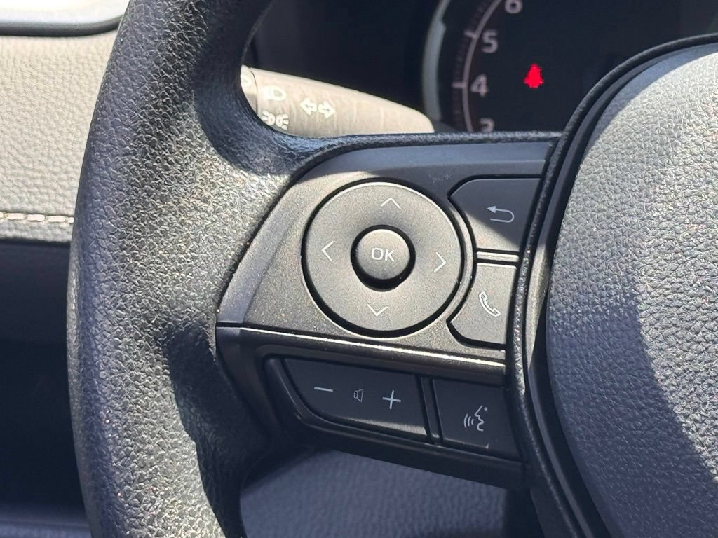 Used 2025 Toyota RAV4 XLE FWD image 23