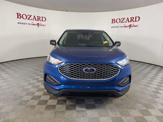 Certified 2024 Ford Edge SE image 2