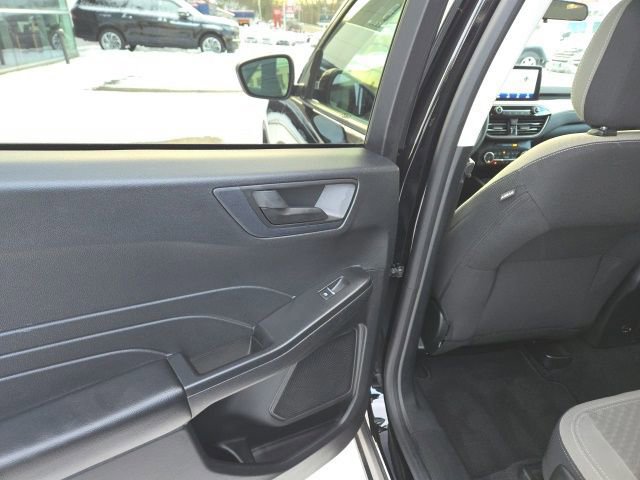 Certified 2022 Ford Escape SE w/ SE Sport Appearance Package image 31