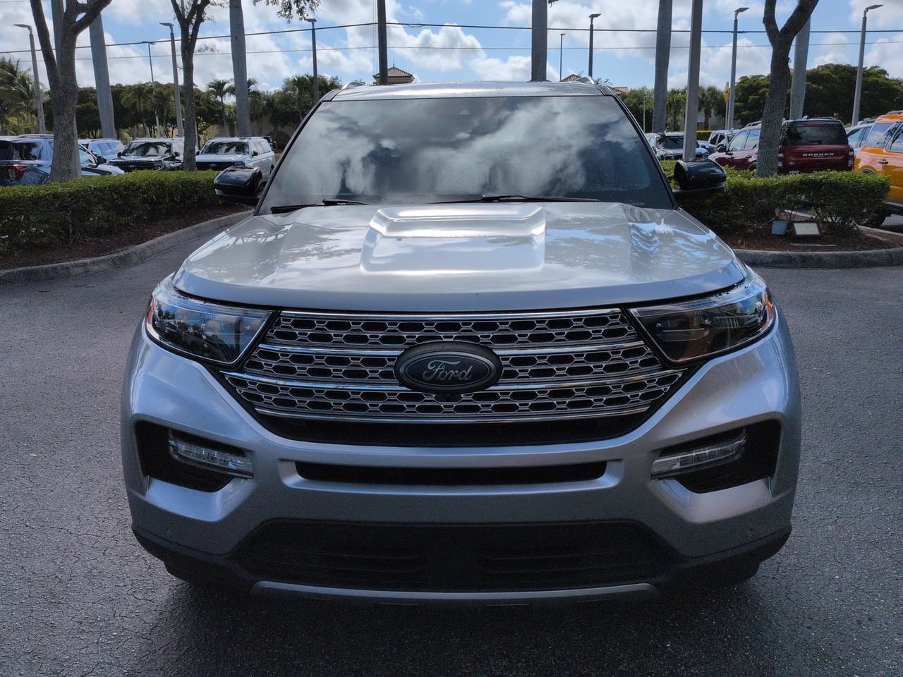 Certified 2024 Ford Explorer Limited w/ Equipment Group 301A AWD/4WD image 9