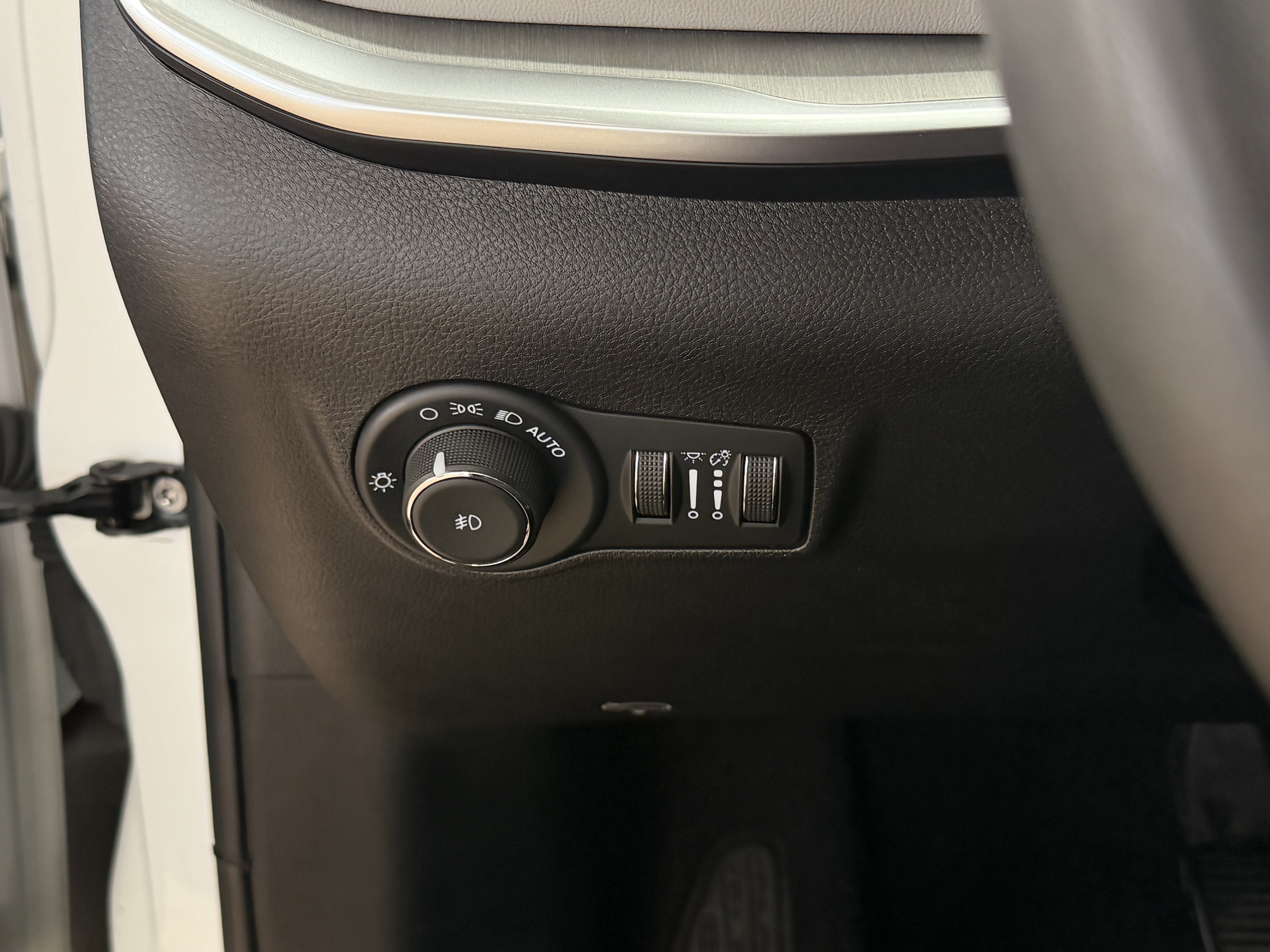 Used 2025 Jeep Compass Limited AWD/4WD image 23
