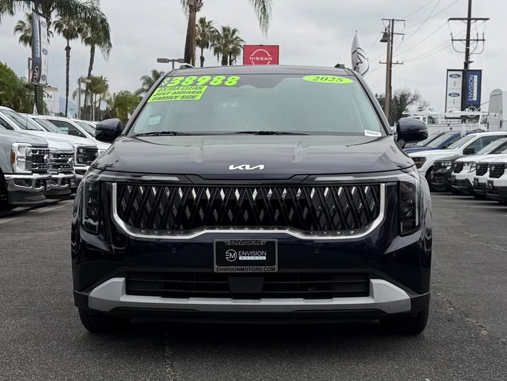 Used 2025 Kia Carnival EX FWD image 3