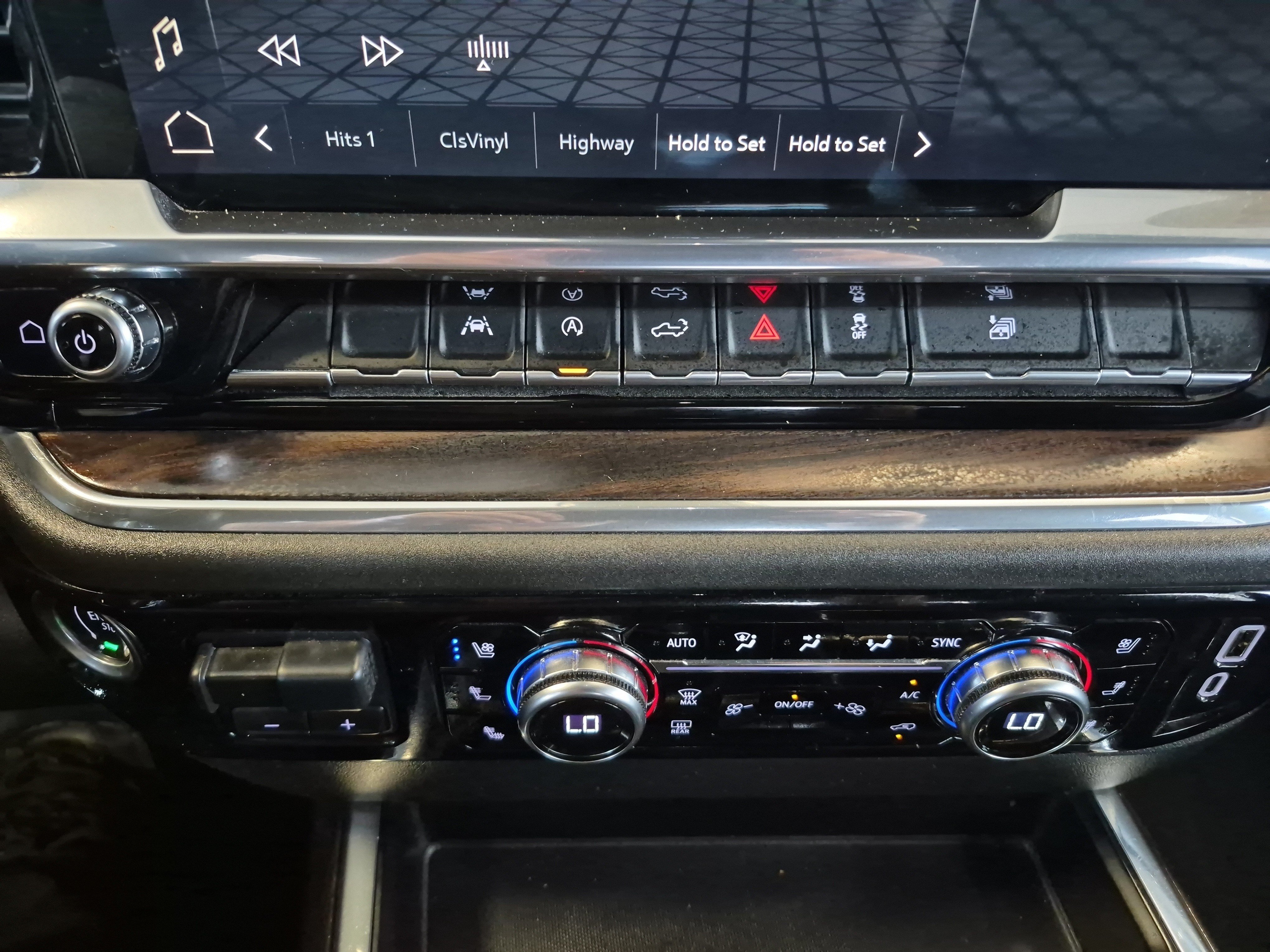 Used 2023 GMC Sierra 1500 SLT w/ SLT Convenience Package AWD/4WD image 38