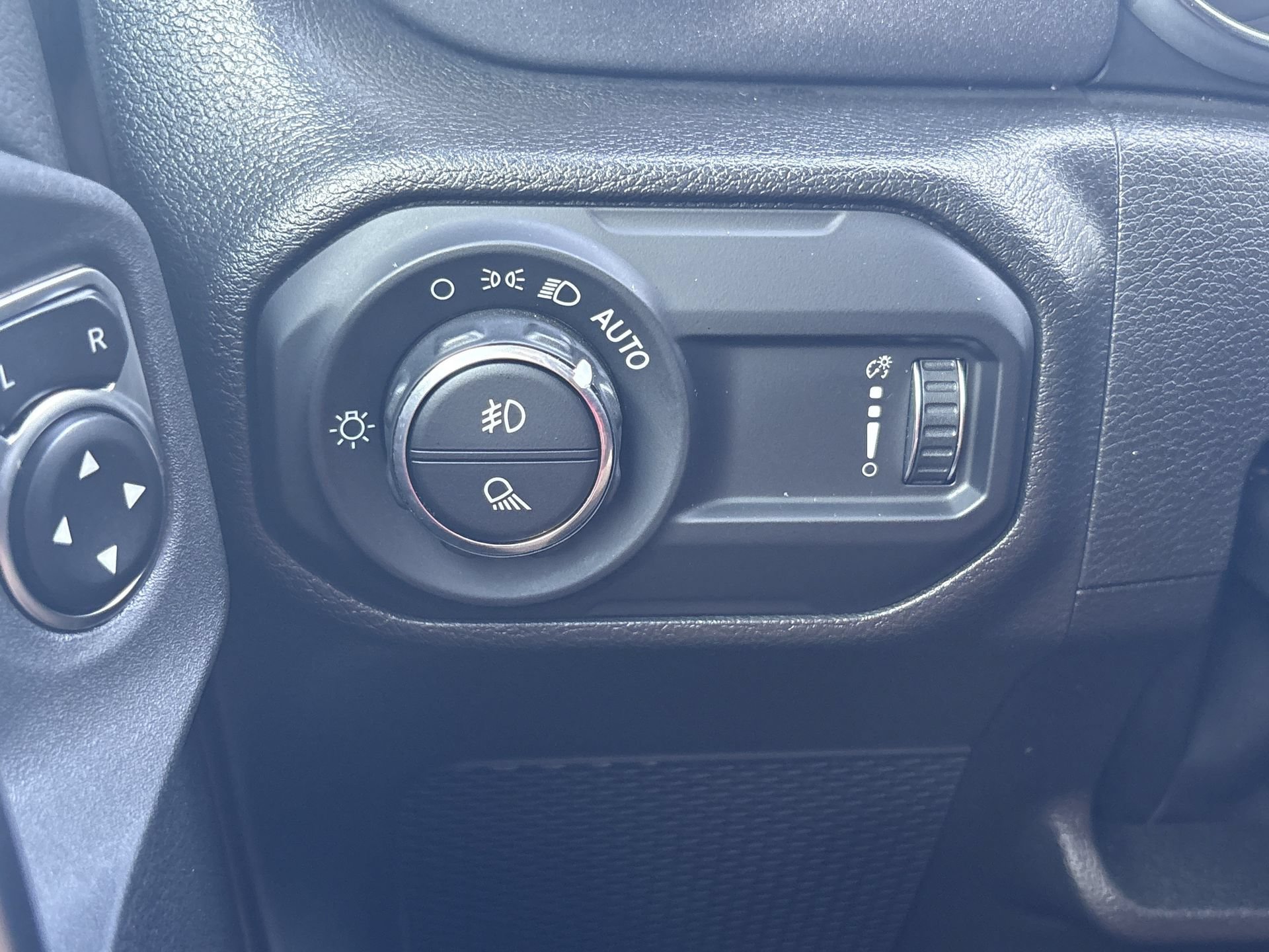 Used 2023 Jeep Gladiator Mojave w/ LED Lighting Group AWD/4WD image 13