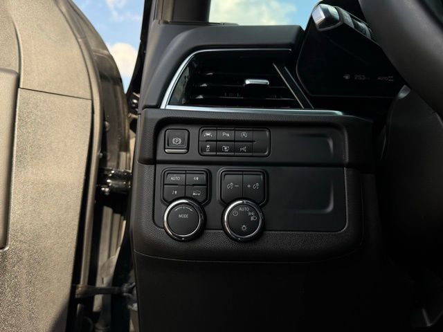 Used 2025 Chevrolet Tahoe LT AWD/4WD image 18