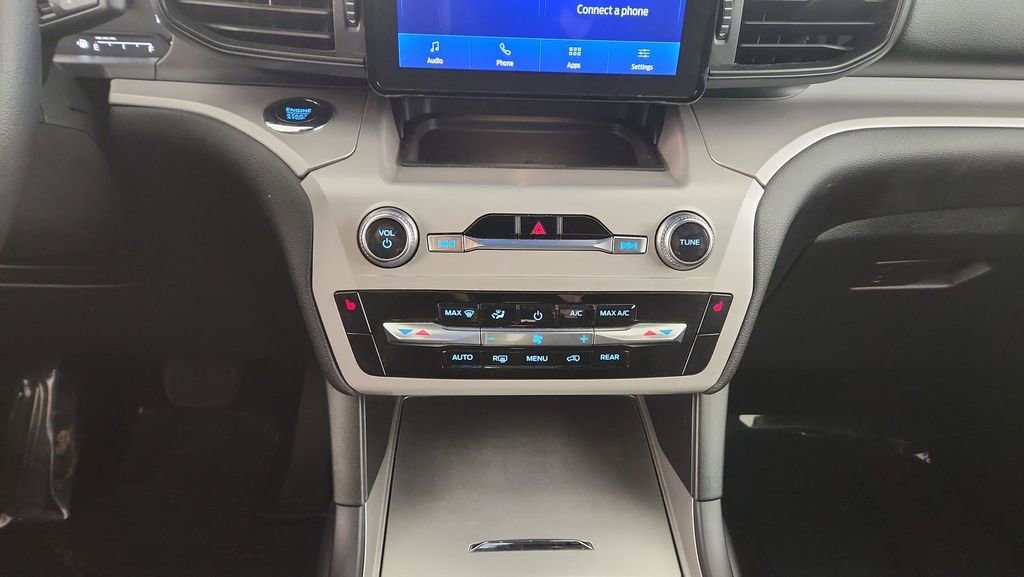 Certified 2024 Ford Explorer XLT AWD/4WD image 17