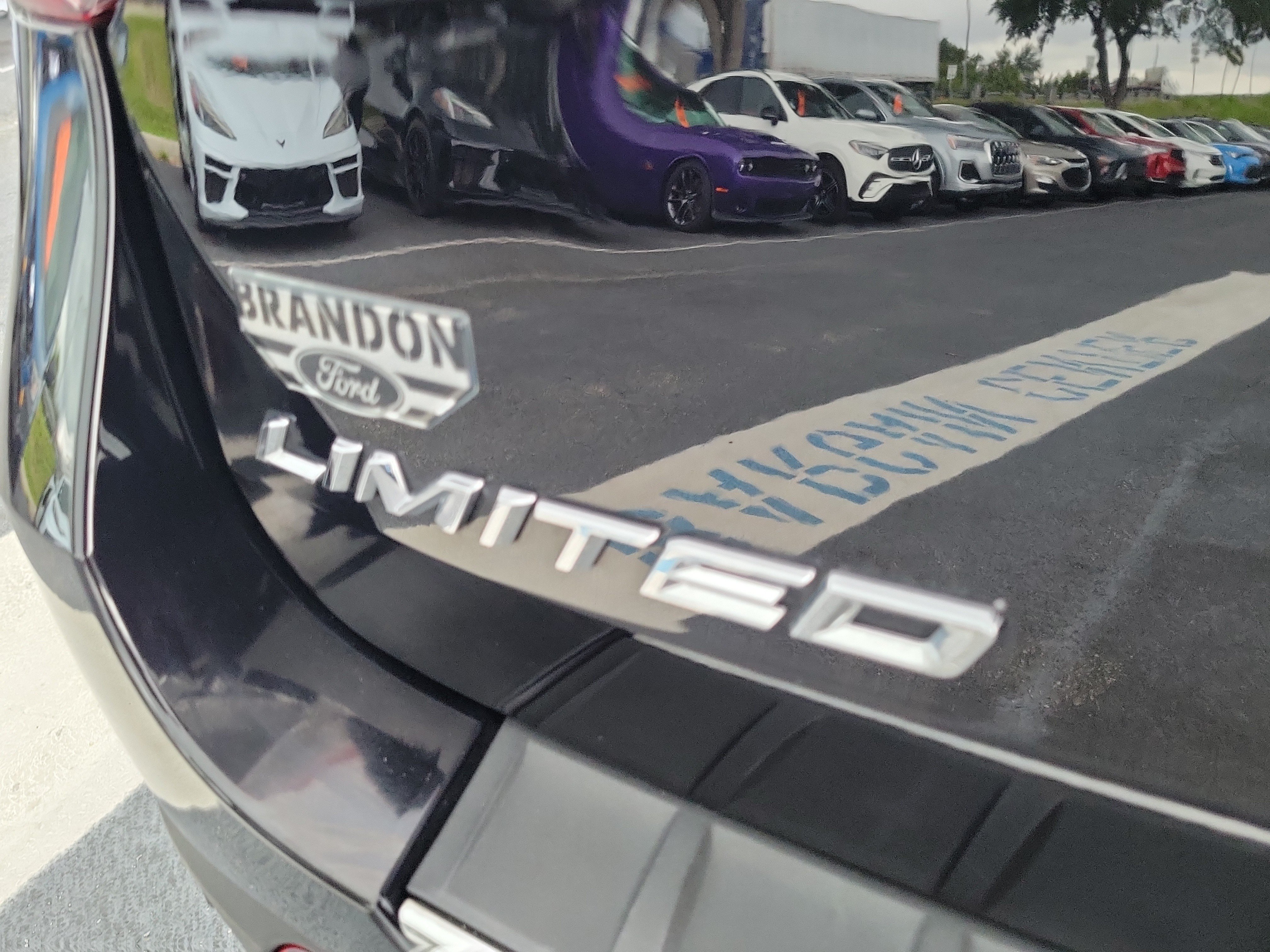 Certified 2023 Ford Explorer Limited w/ Limited Technology Package RWD image 9