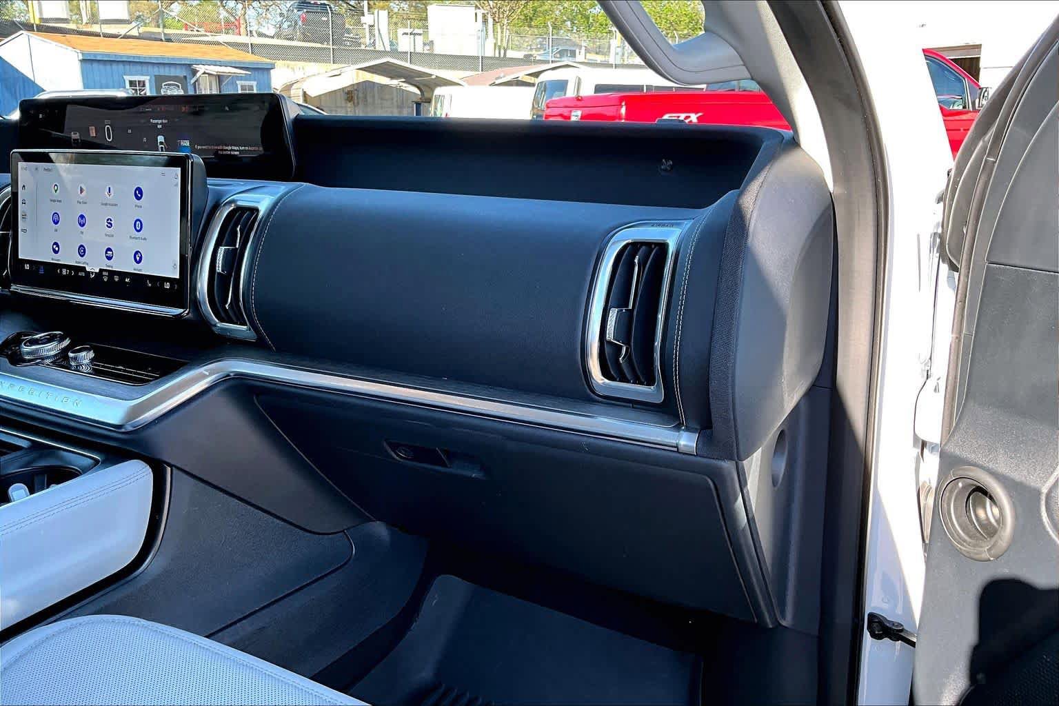 Certified 2025 Ford Expedition Platinum AWD/4WD image 18